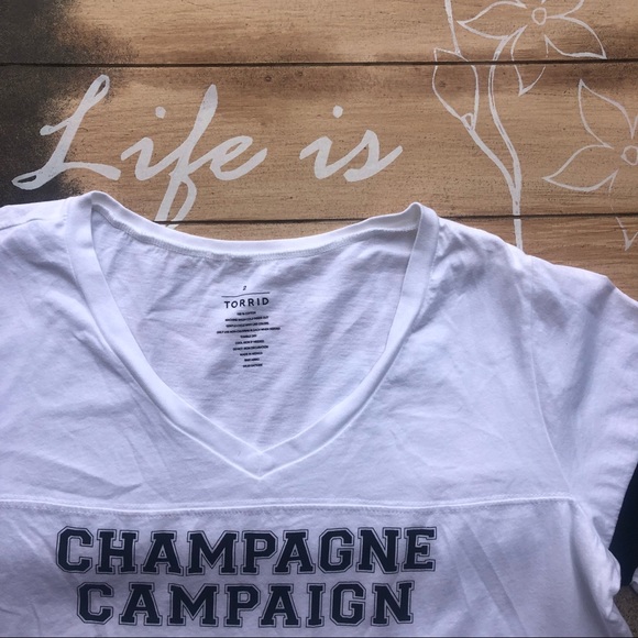 Torrid T-Shirt Plus Size 2 - Size 2X | 18/20 - Picture 2 of 3